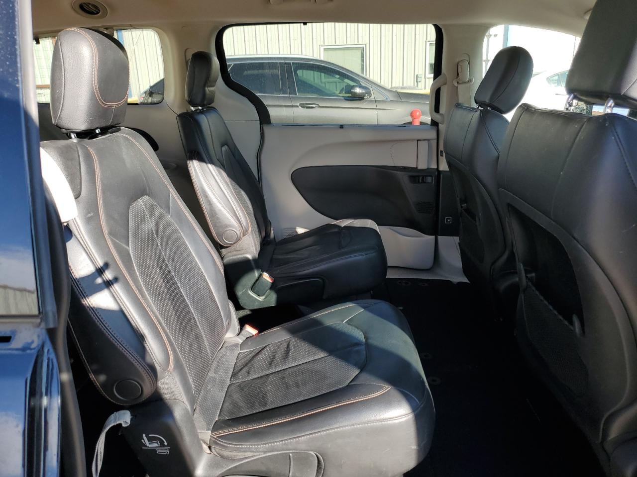 2018 Chrysler Pacifica - Image 11
