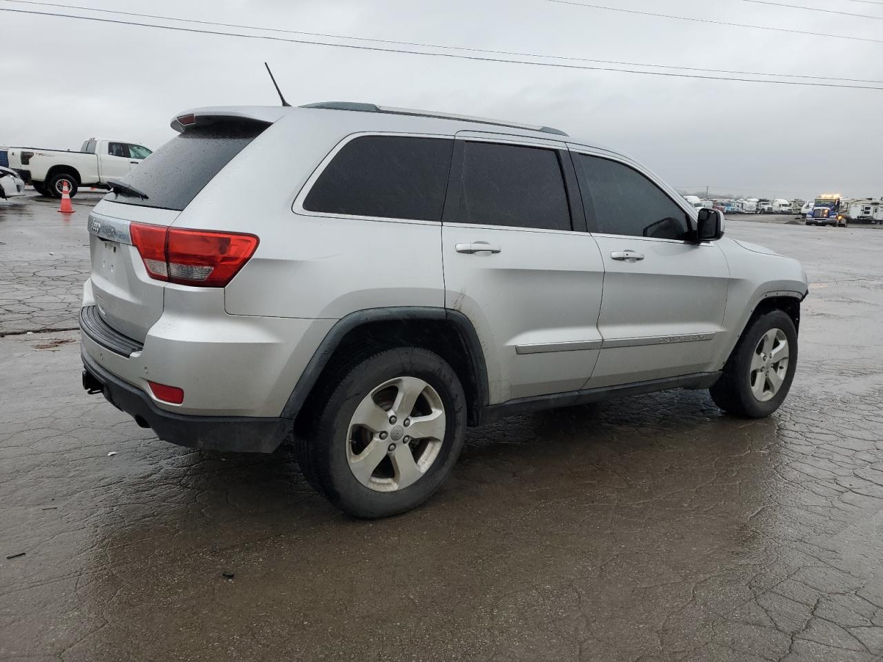 2011 Jeep Grand Cherokee - Image 3