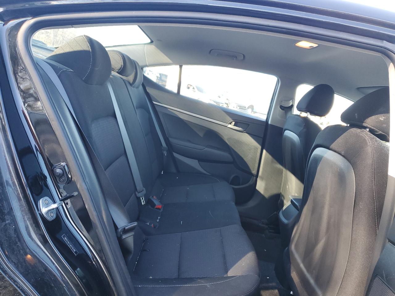 2018 Hyundai Elantra - Image 10