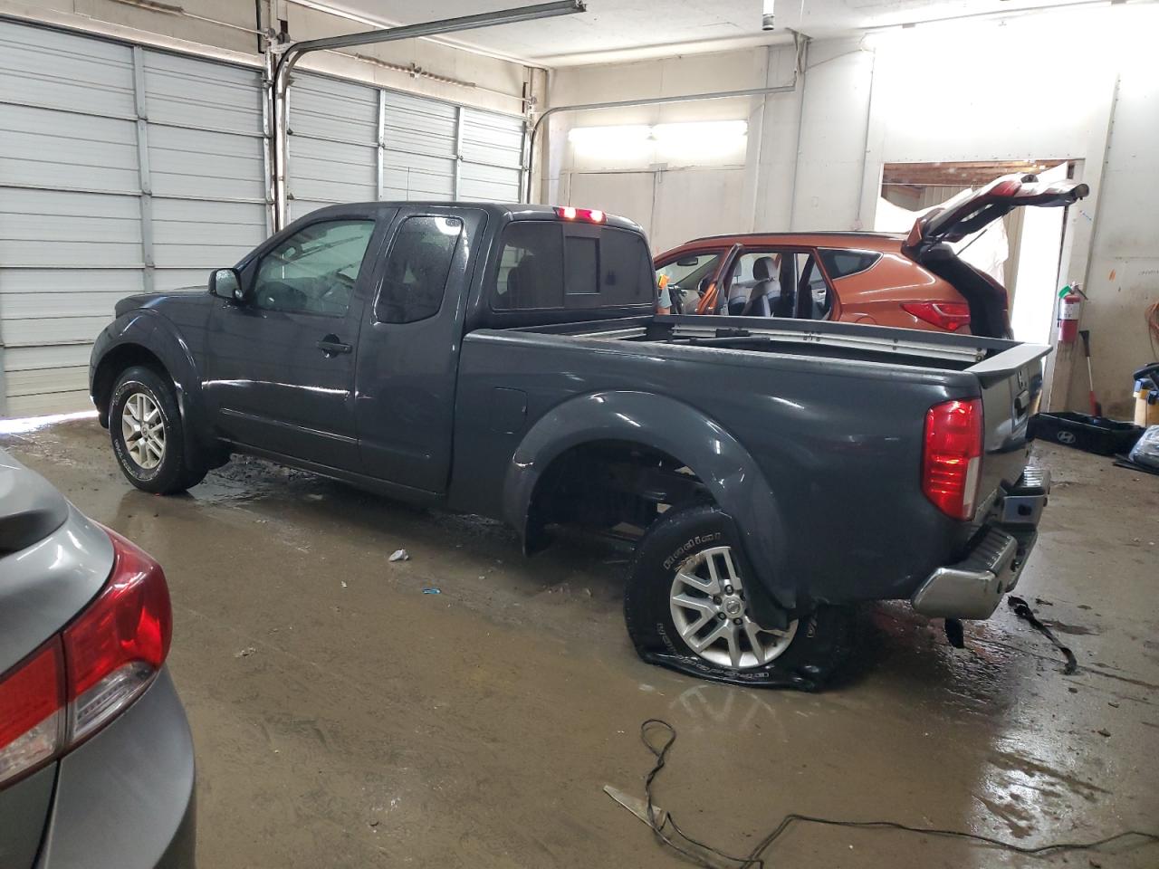 2015 Nissan Navara (Frontier) - Image 2