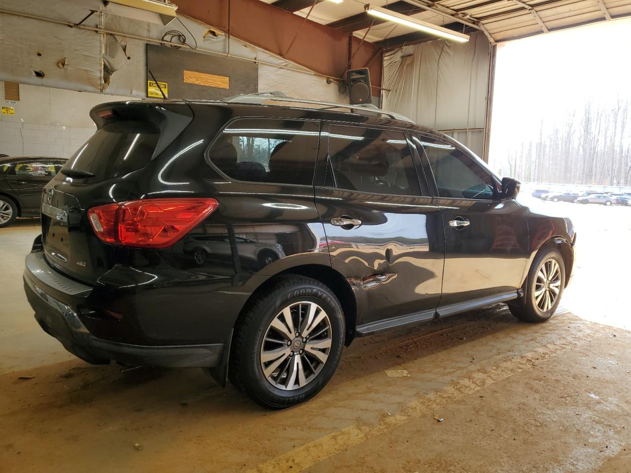 2017 Nissan Pathfinder - Image 3