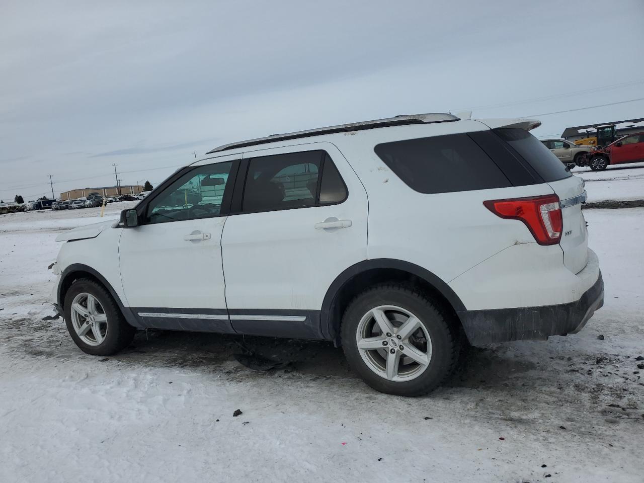 2016 Ford Explorer - Image 2