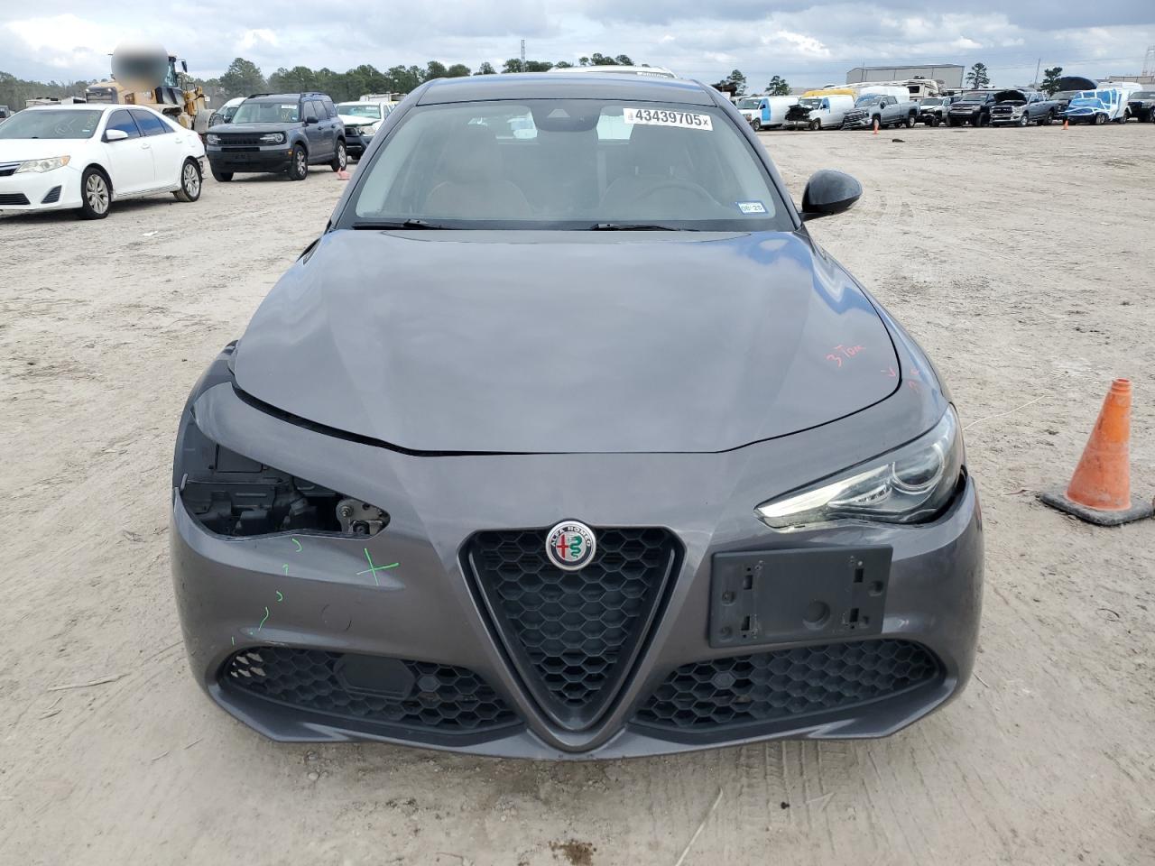 2019 Alfa Romeo Giulia - Image 5