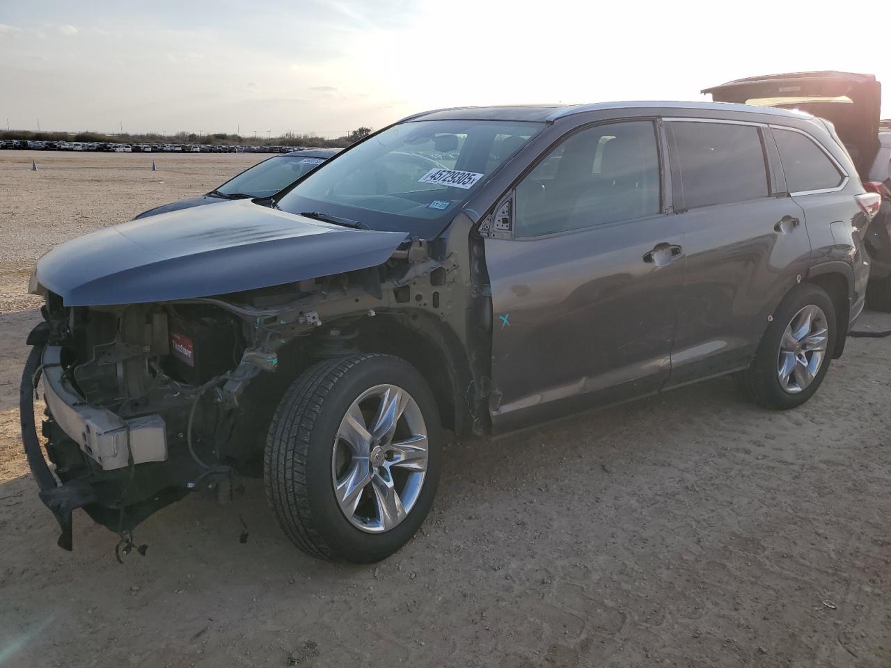 2015 Toyota Highlander - Image 1