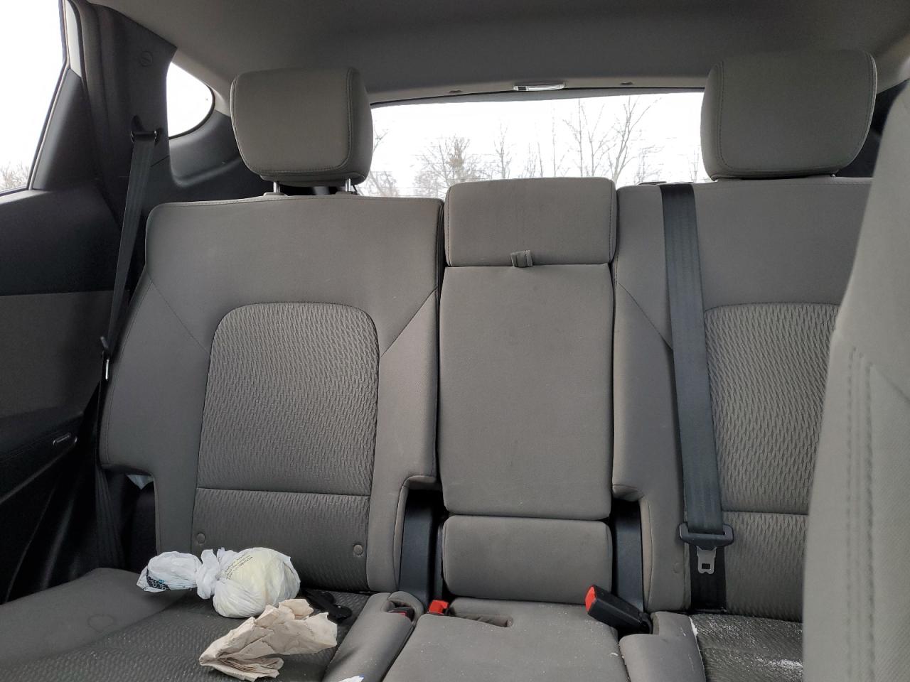 2016 Hyundai Santa Fe - Image 10