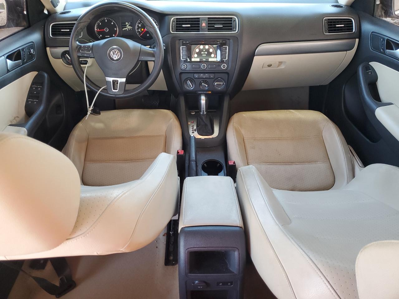 2014 Volkswagen Jetta - Image 8