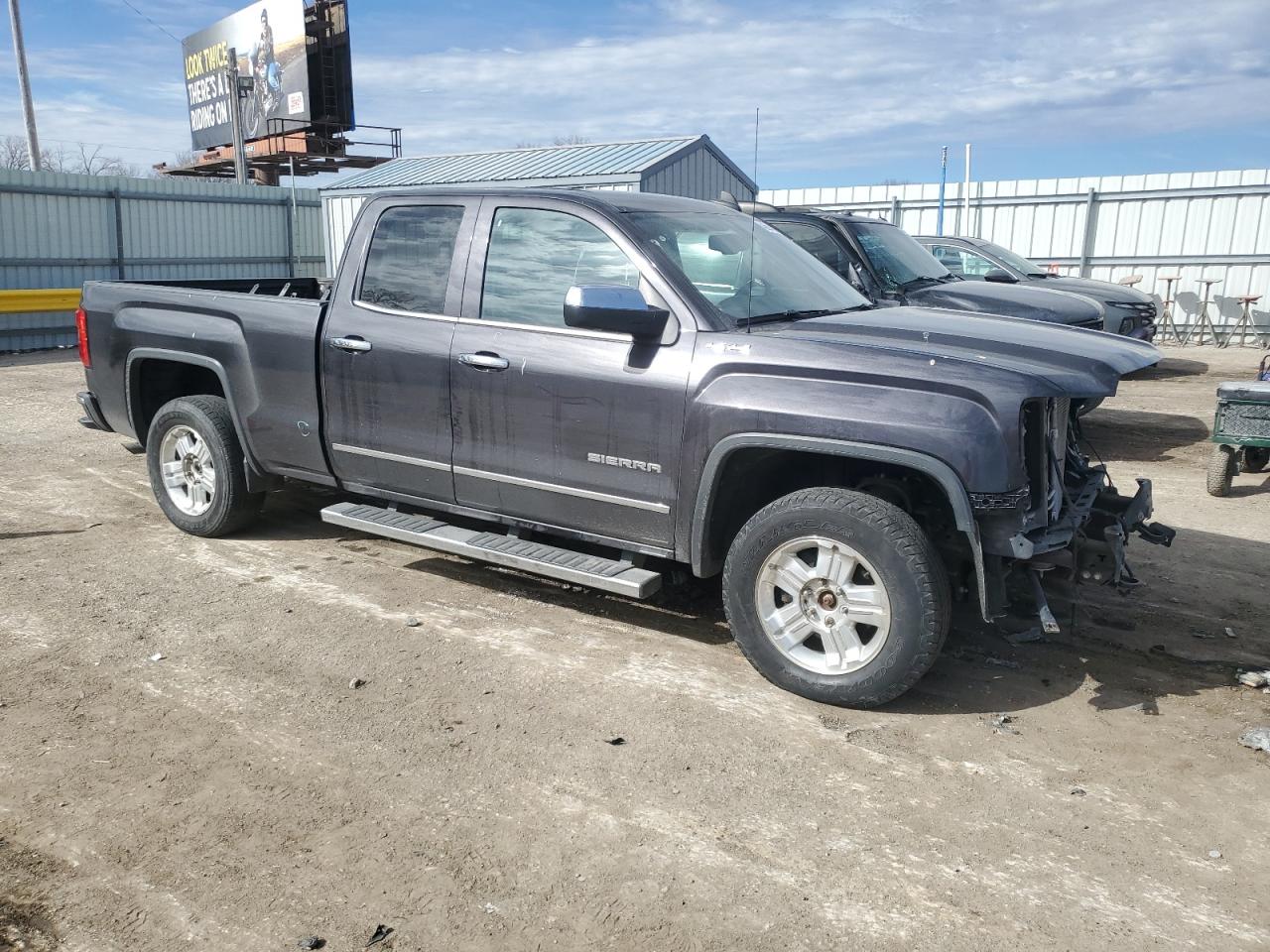 2015 GMC Sierra - Image 4