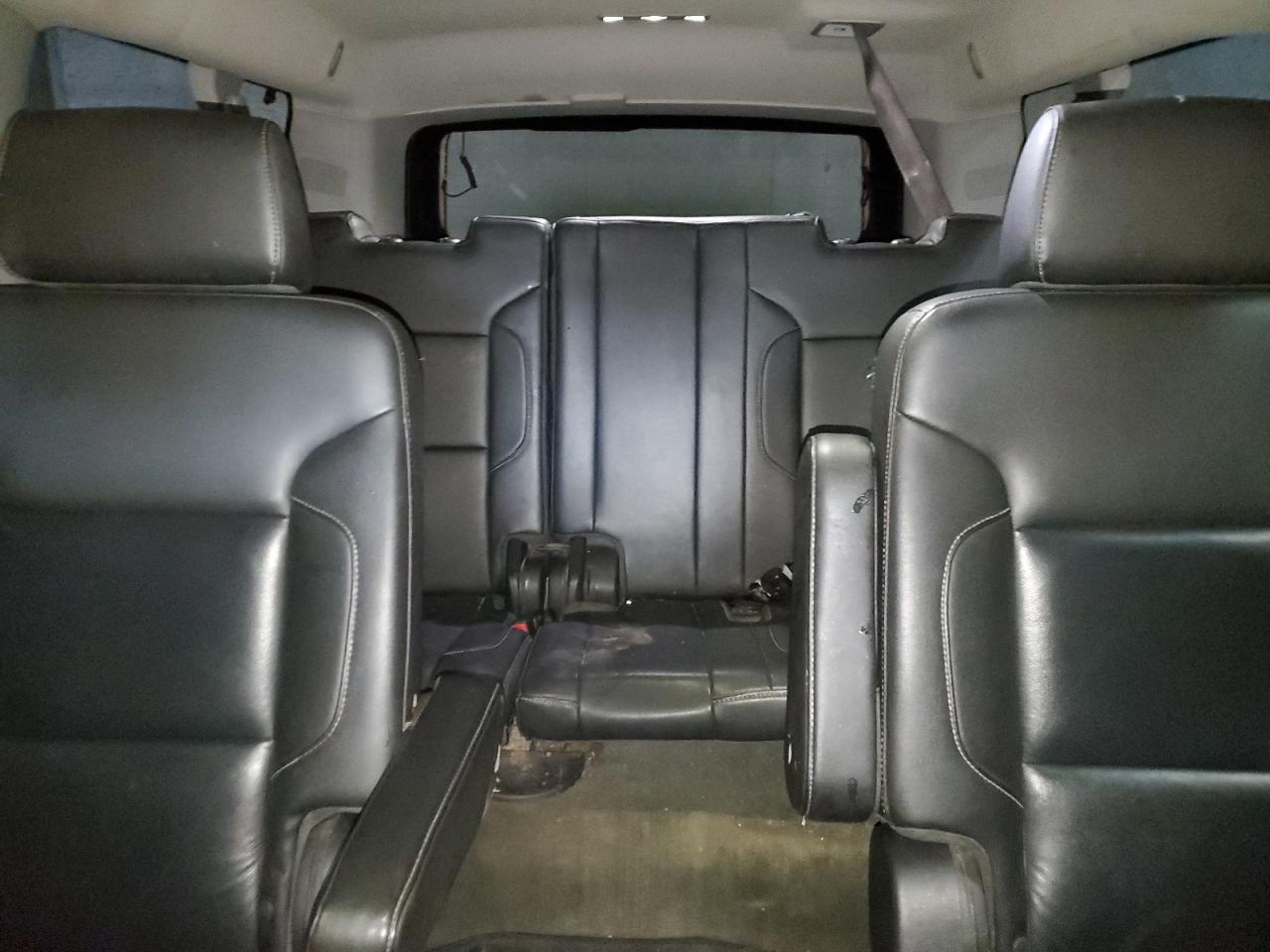 2015 Chevrolet Suburban - Image 10