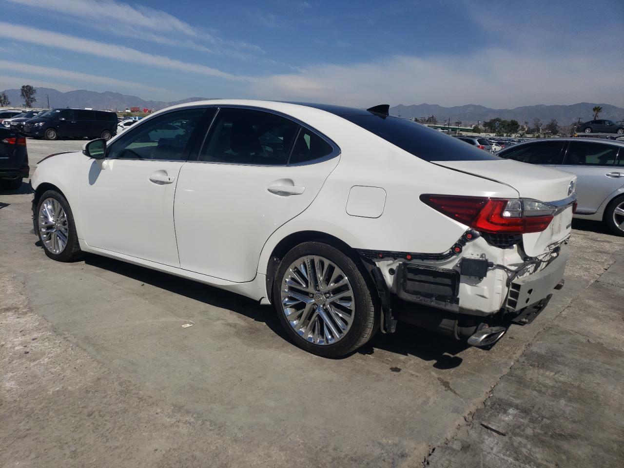 2017 Lexus ES - Image 2