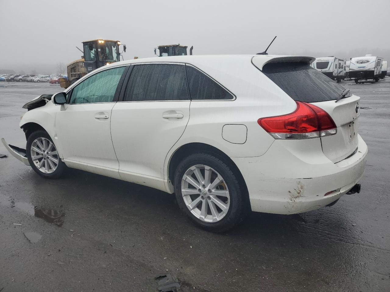 2011 Toyota Venza - Image 2