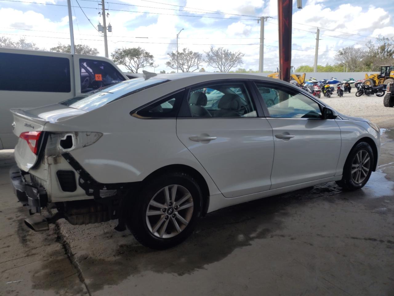2016 Hyundai Sonata - Image 3