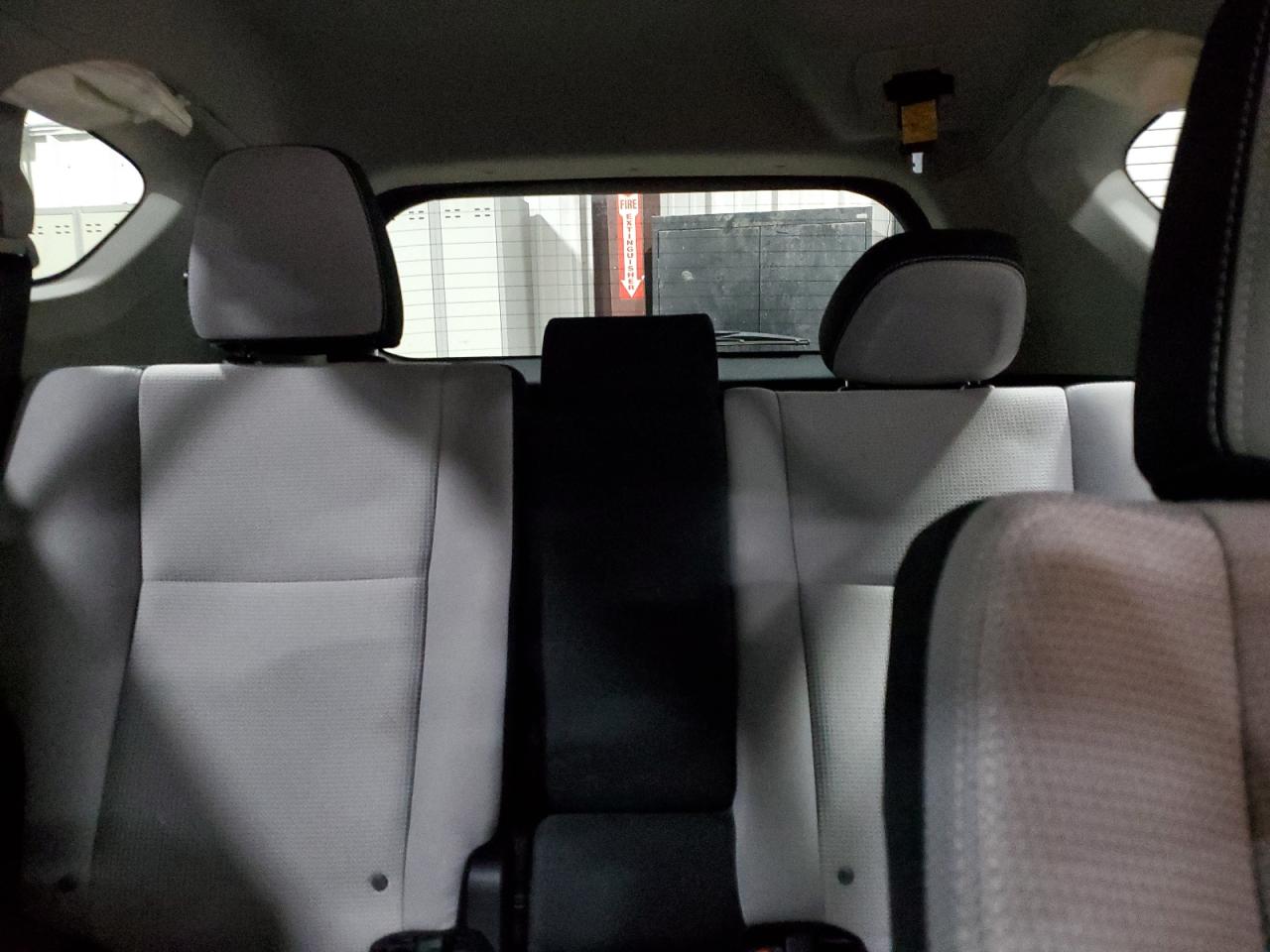 2018 Toyota RAV 4 - Image 10
