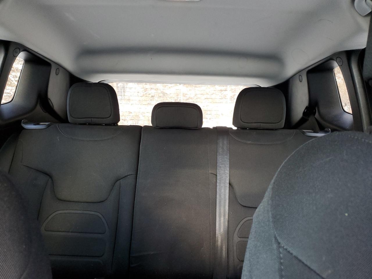 2018 Jeep Renegade - Image 10