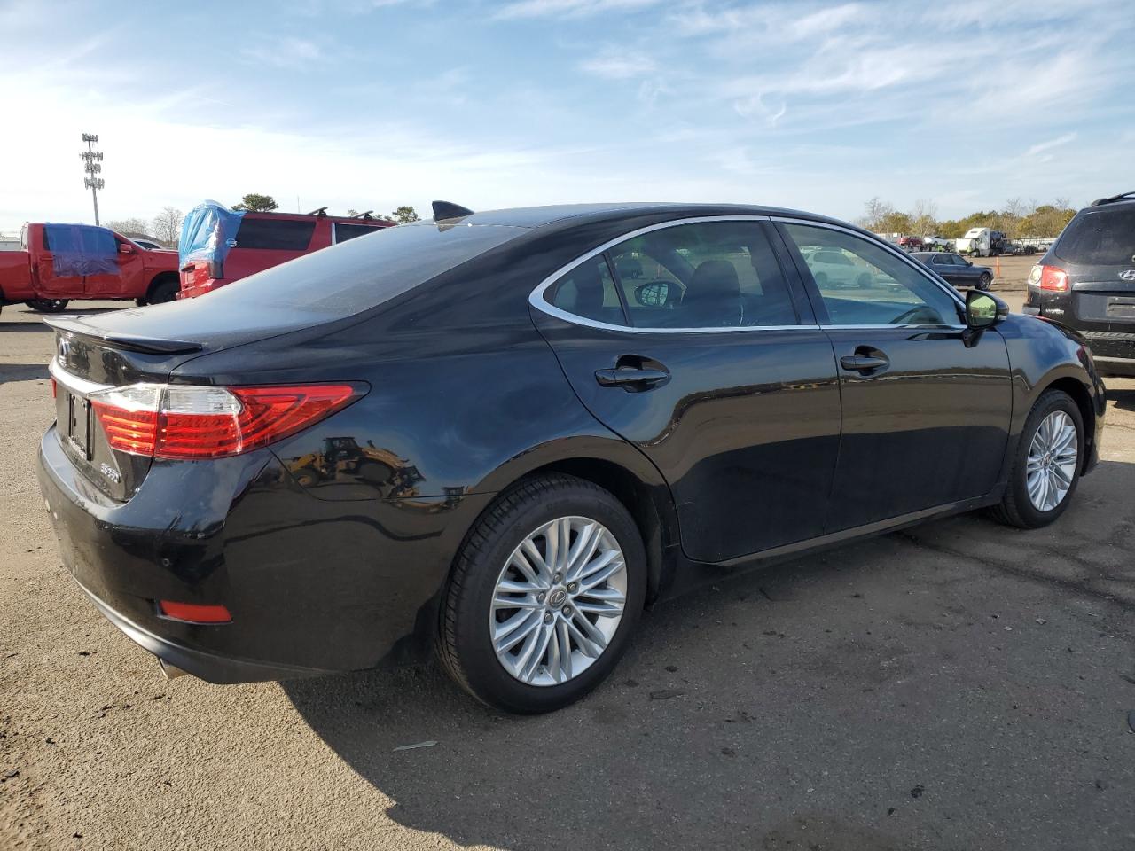2015 Lexus ES - Image 3