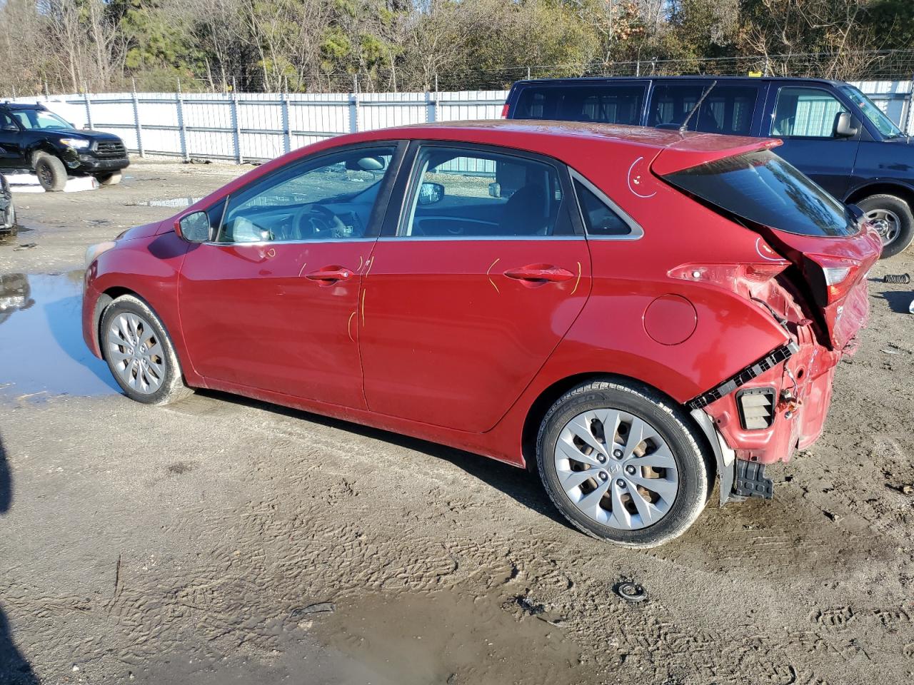 2017 Hyundai Elantra - Image 2