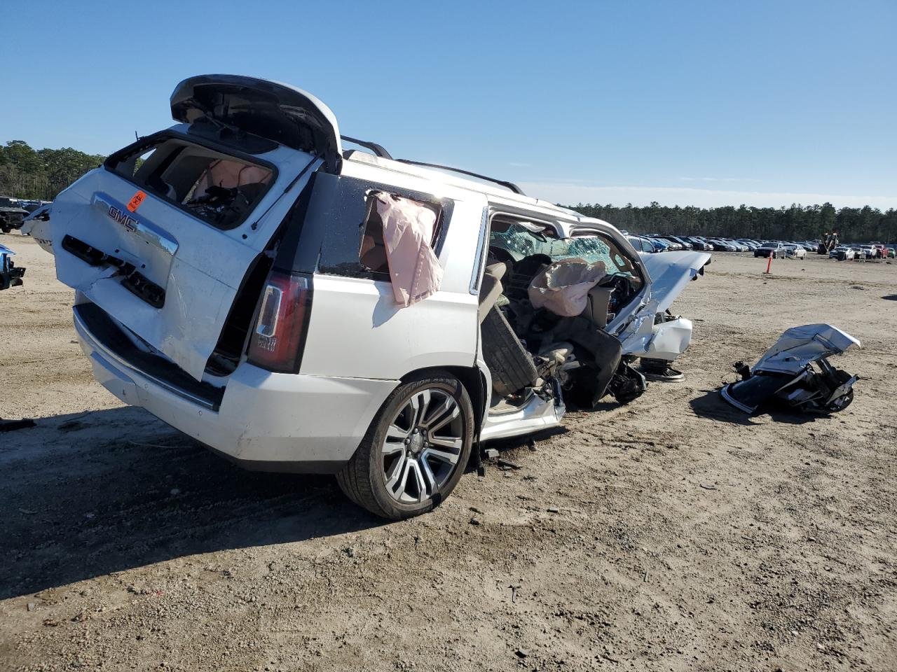 2018 GMC Yukon - Image 3