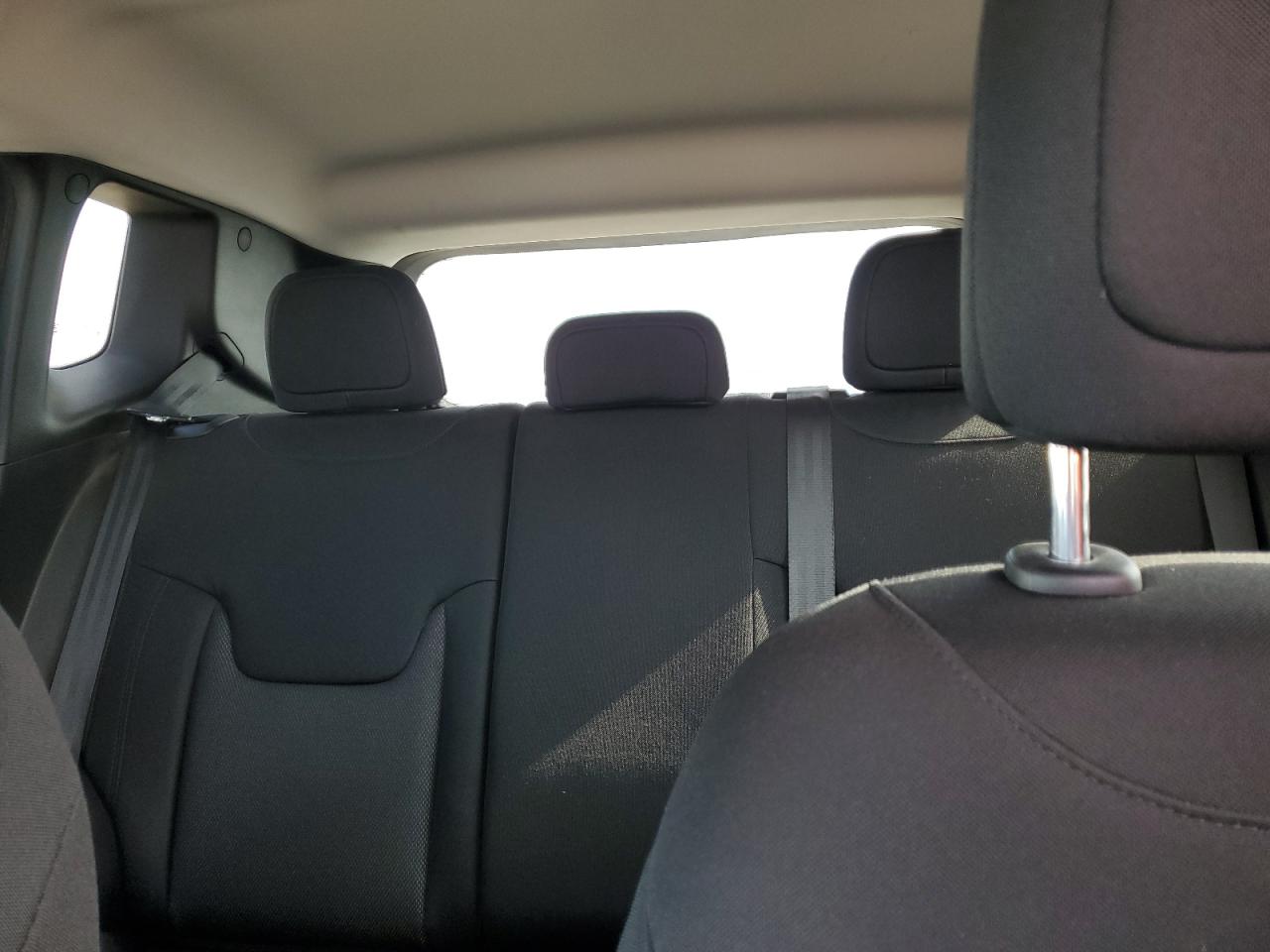 2018 Jeep Renegade - Image 10