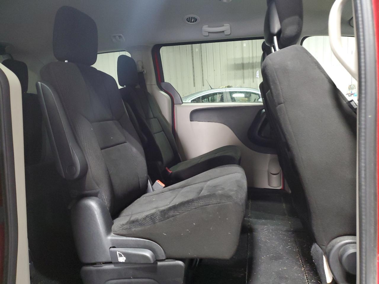 2013 Dodge Caravan - Image 12