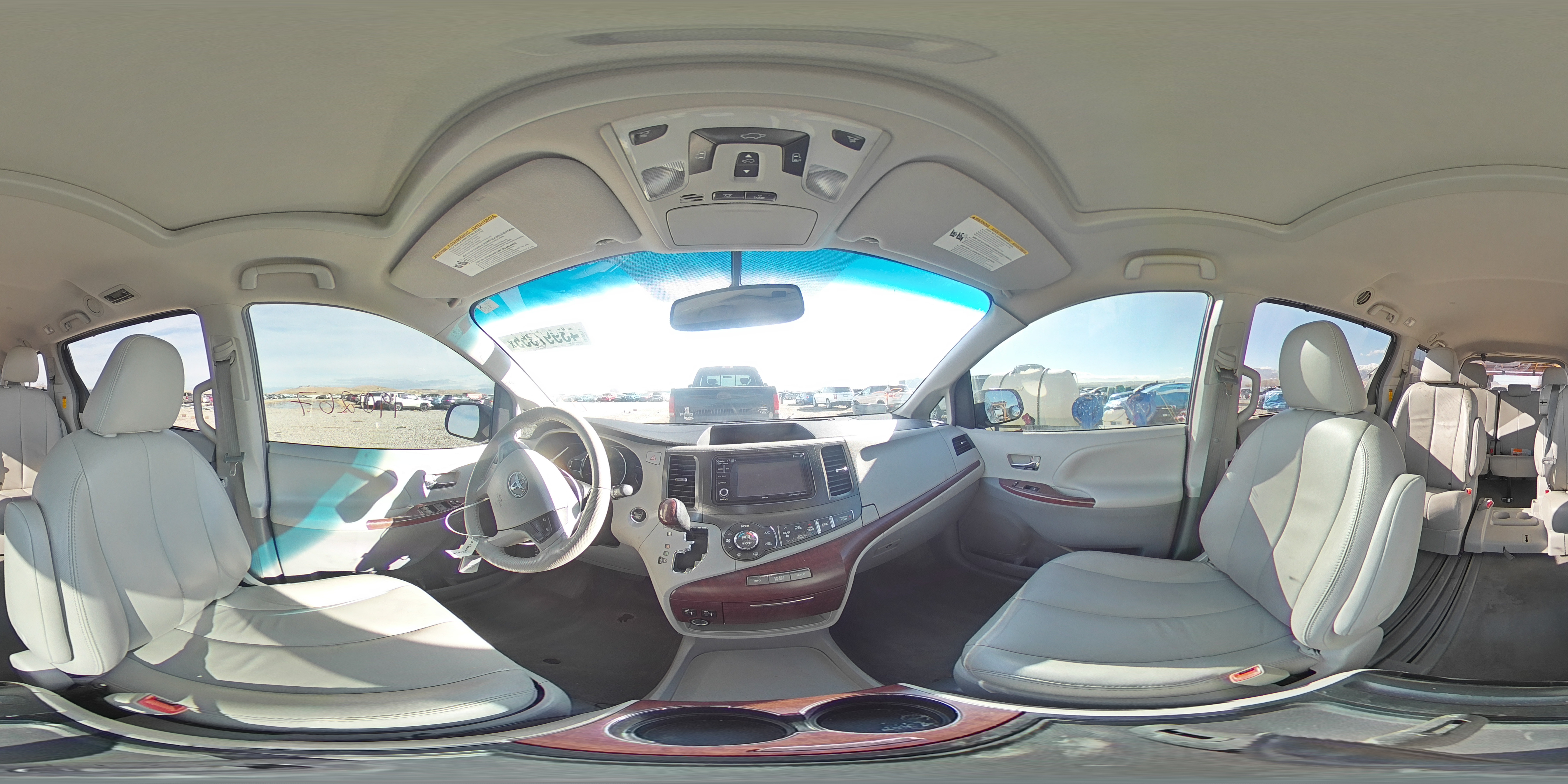 2014 Toyota Sienna - Image 14