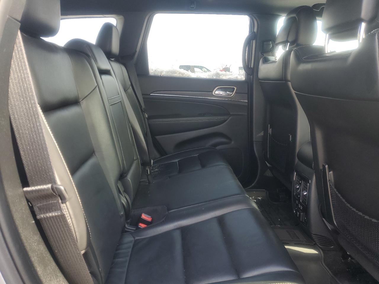 2017 Jeep Grand Cherokee - Image 11