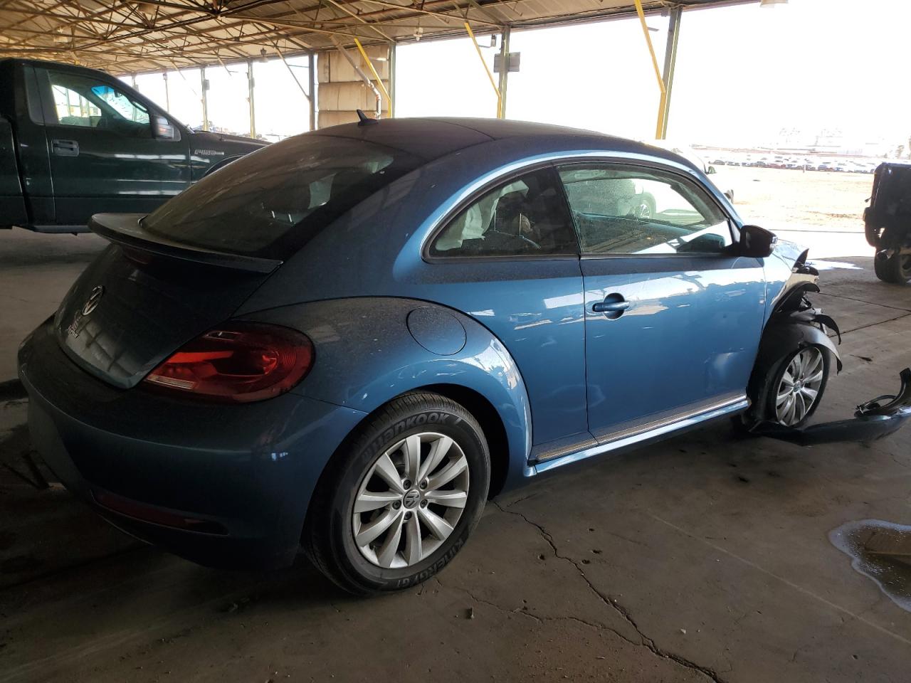 2019 Volkswagen Beetle - Image 3