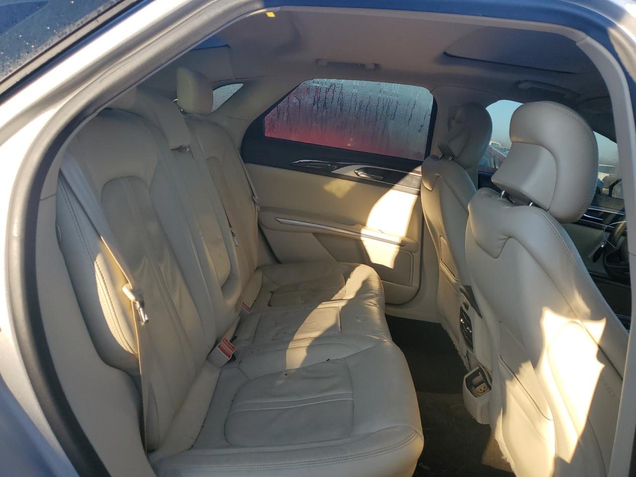 2015 Lincoln MKZ - Image 10