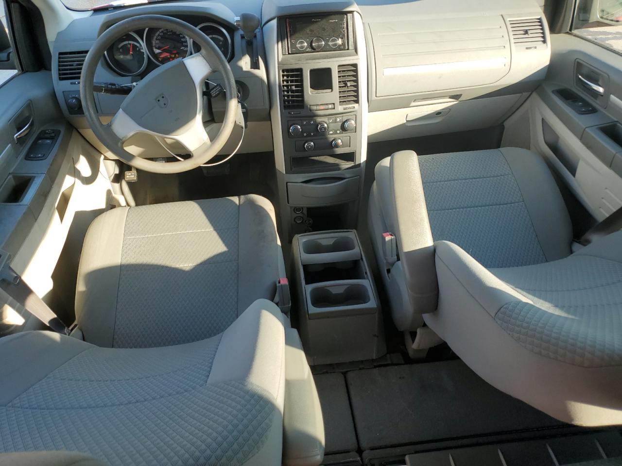 2010 Dodge Caravan - Image 8
