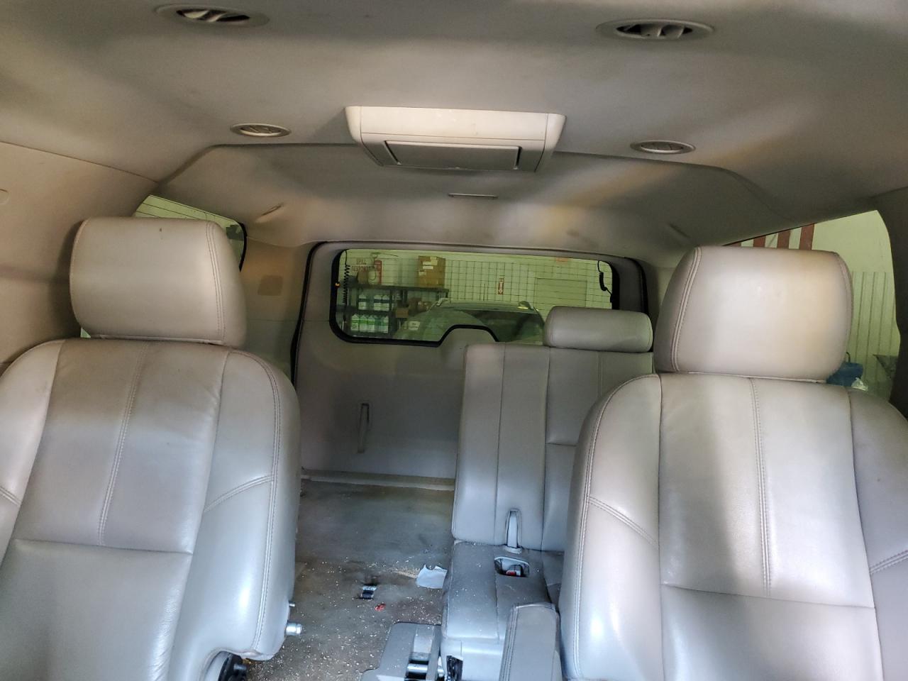 2014 Chevrolet Suburban - Image 10