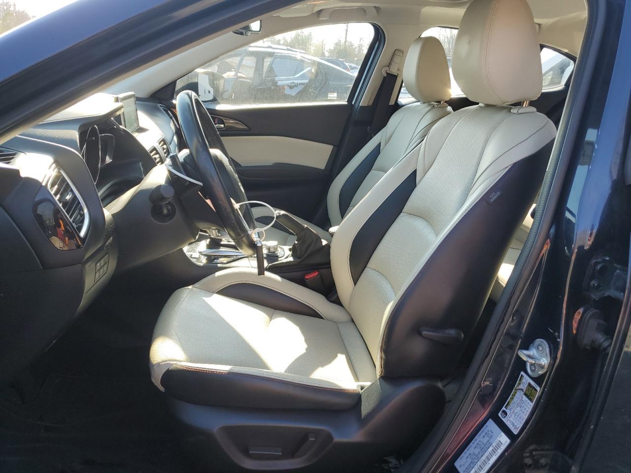 2014 Mazda 3 - Image 7