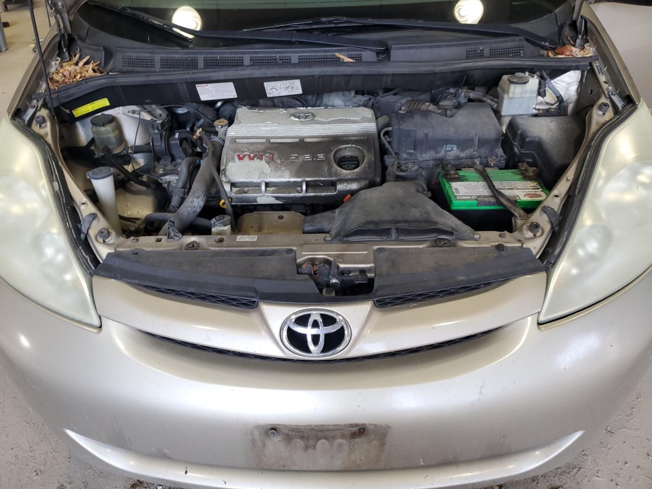 2006 Toyota Sienna - Image 12