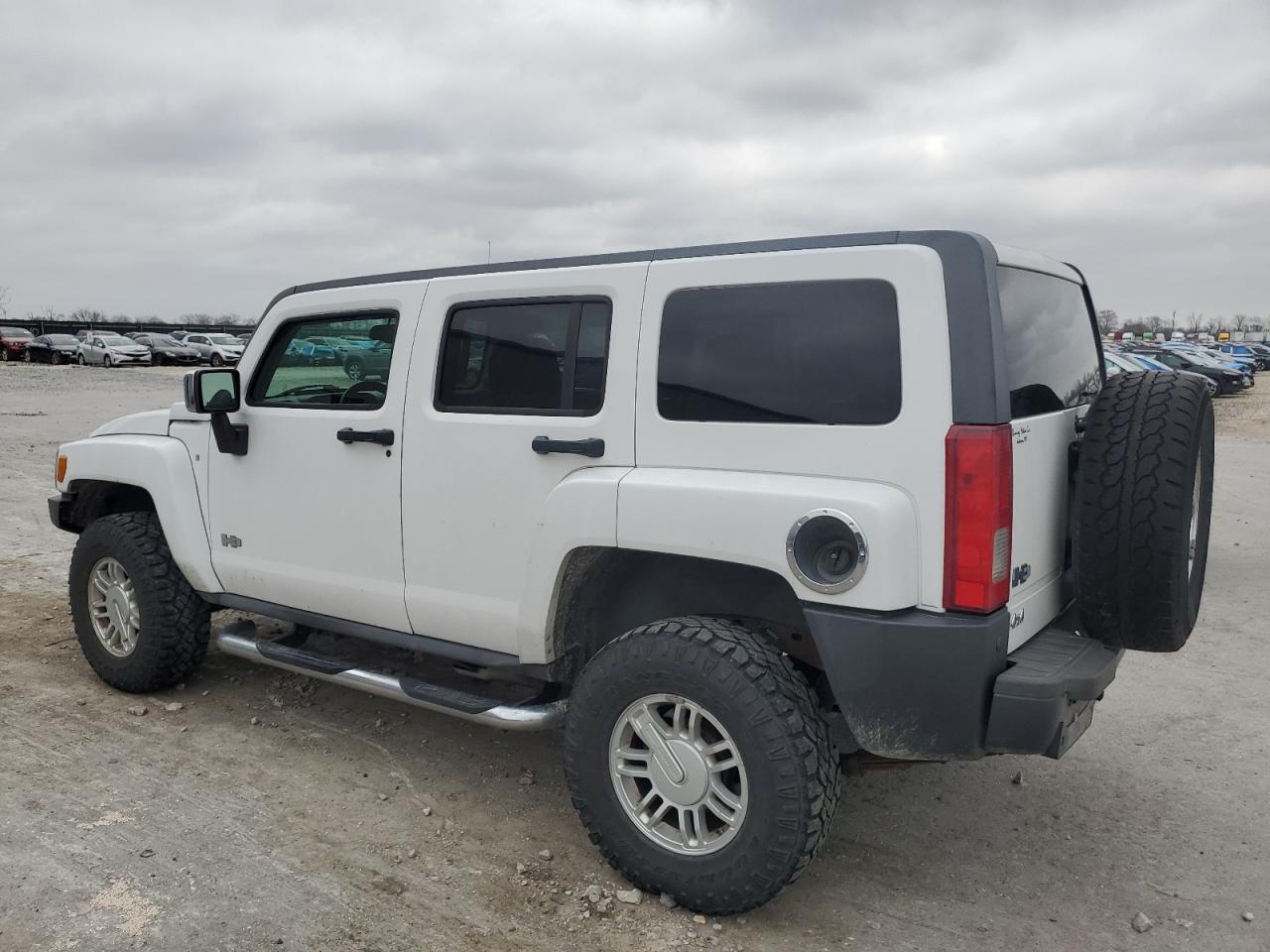 2009 Hummer H3 - Image 2