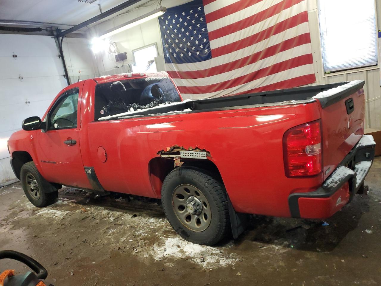 2007 Chevrolet Silverado - Image 2