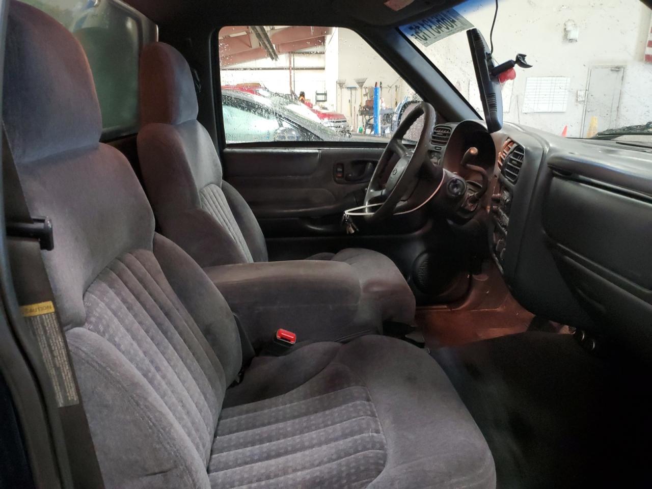 2000 Chevrolet S-10 Pickup - Image 10