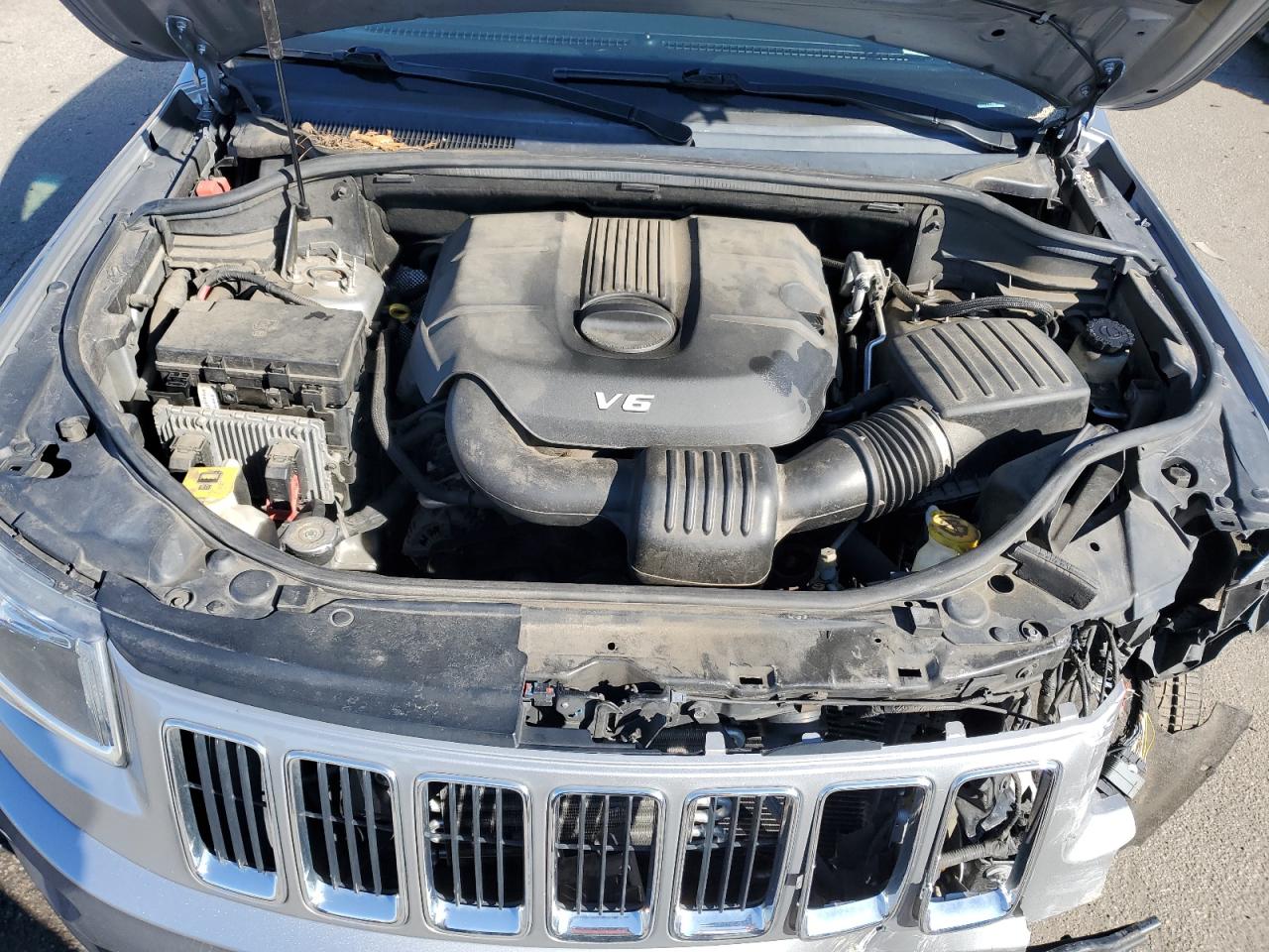 2015 Jeep Grand Cherokee - Image 12