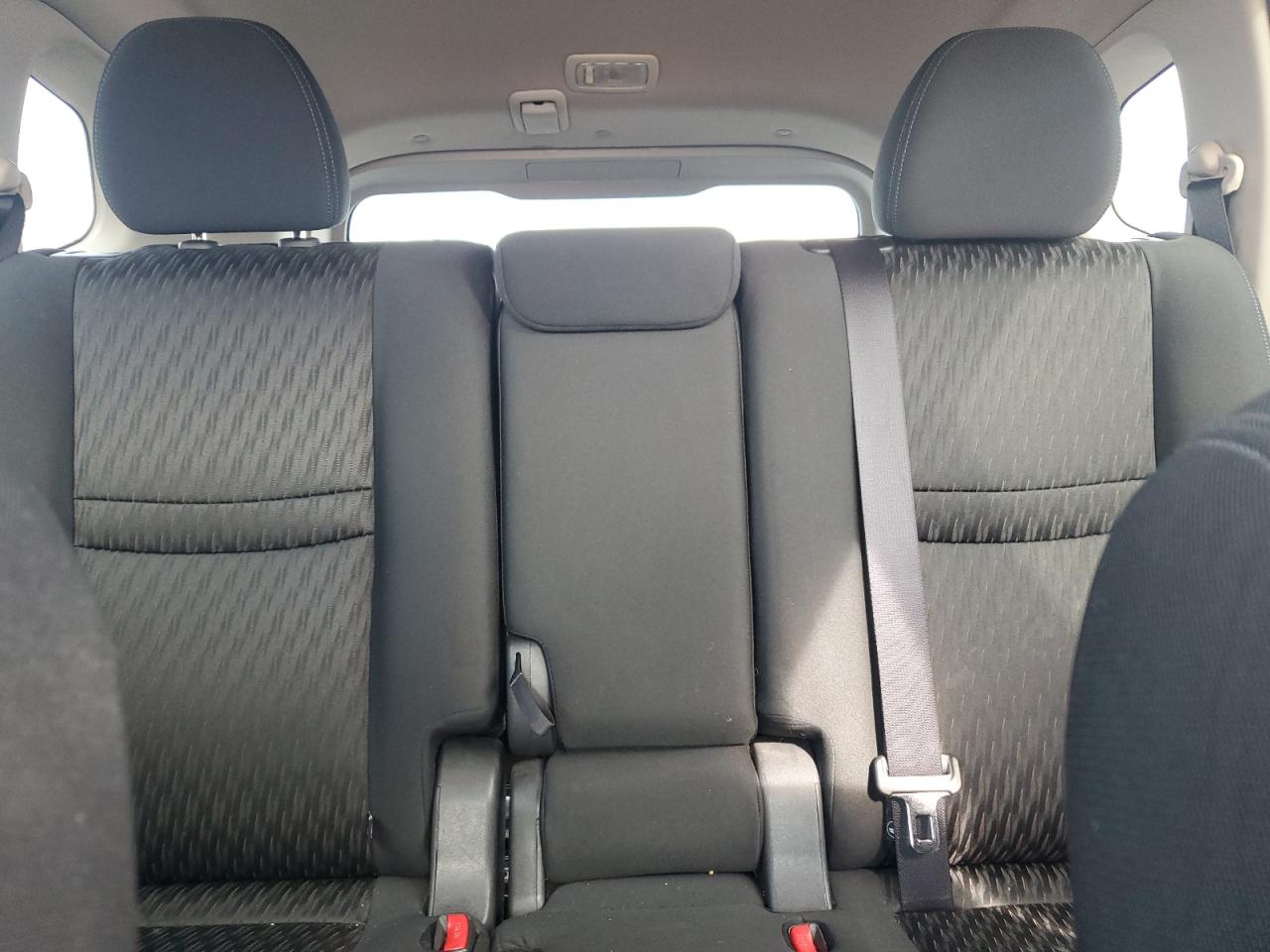 2017 Nissan Rogue - Image 10