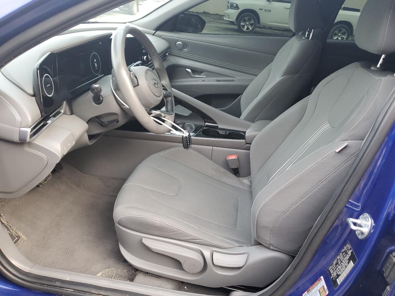 2022 Hyundai Elantra - Image 7
