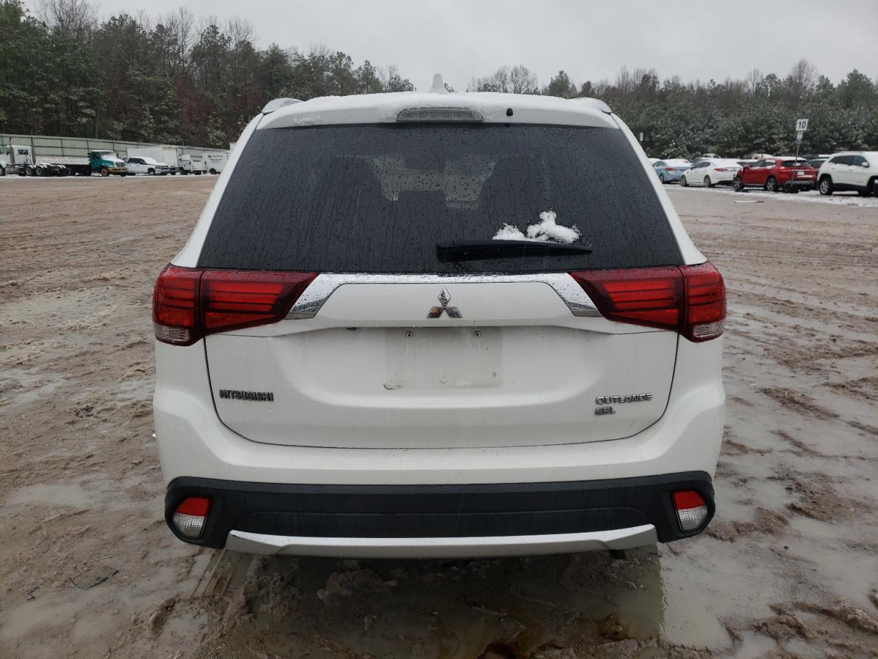 2018 Mitsubishi Outlander - Image 6