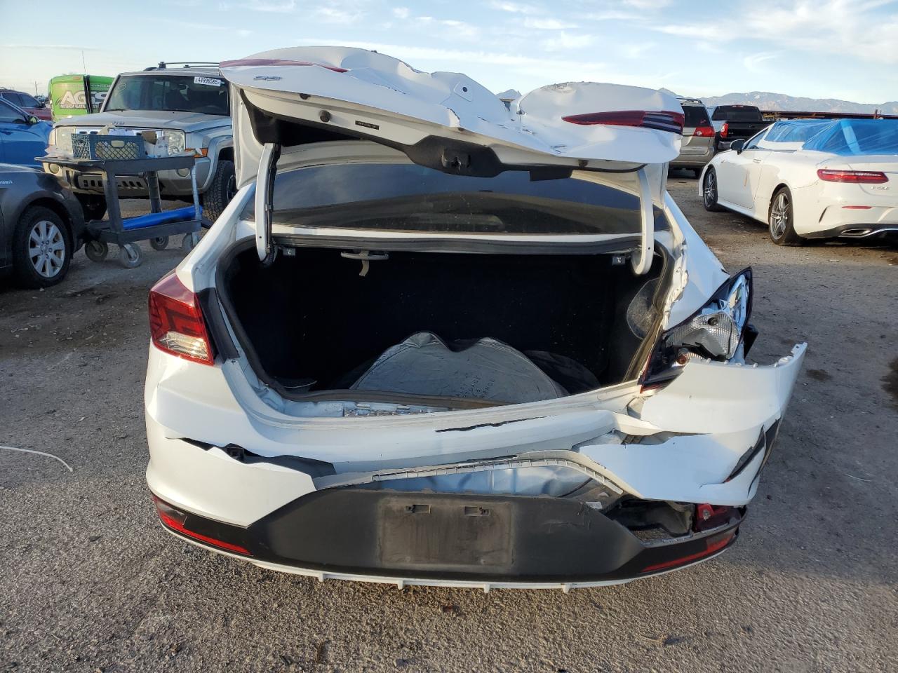 2020 Hyundai Elantra - Image 6