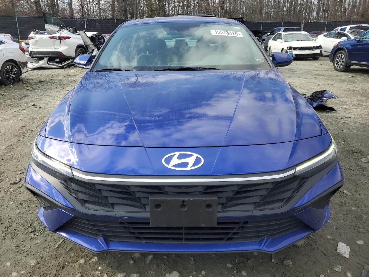 2024 Hyundai Elantra - Image 5