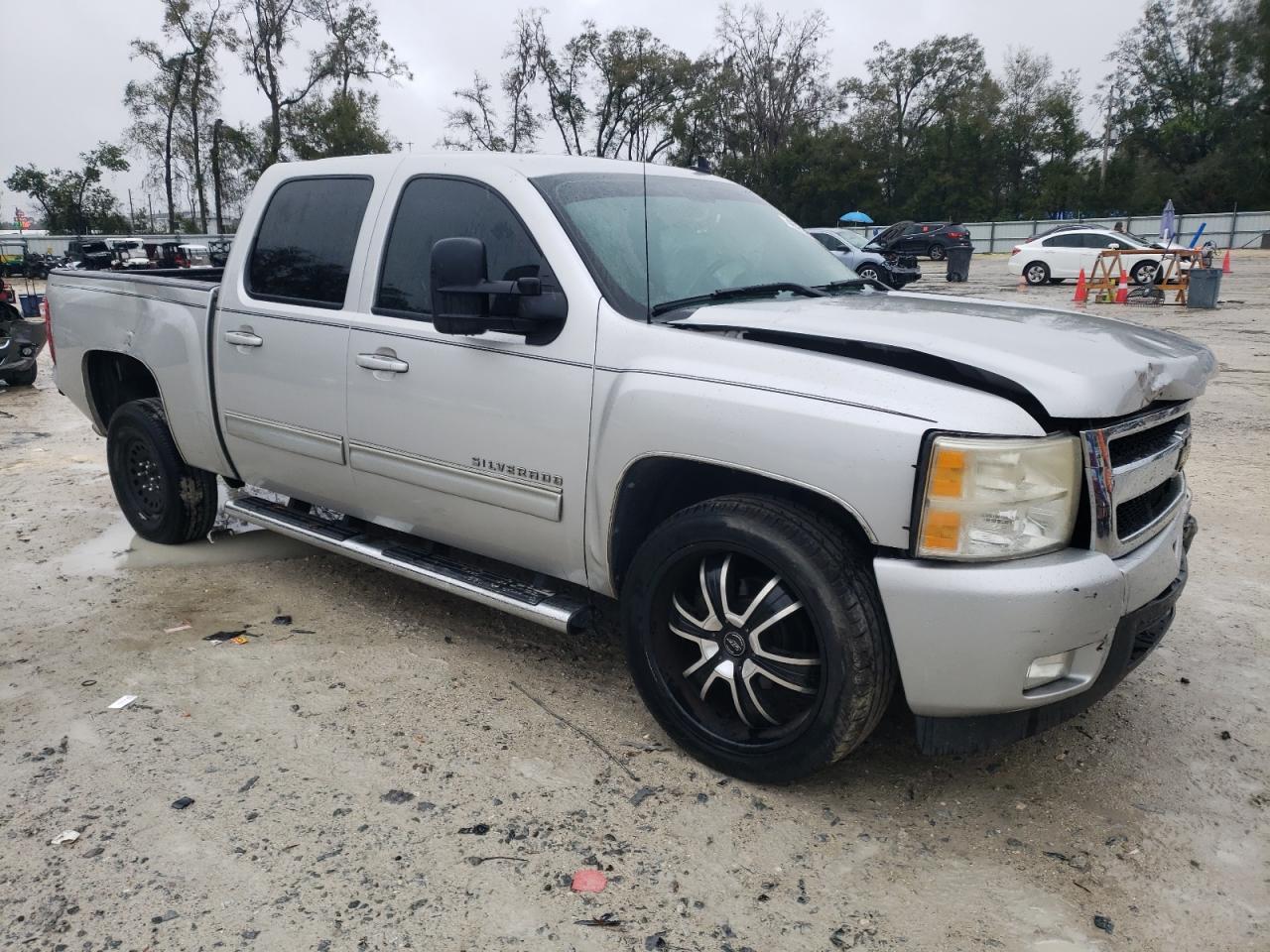 2010 Chevrolet Silverado - Image 4