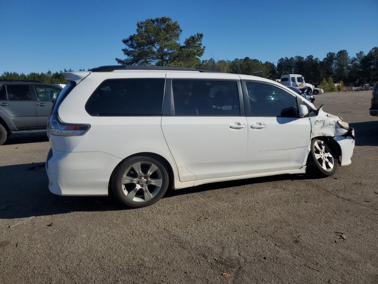 2012 Toyota Sienna - Image 3
