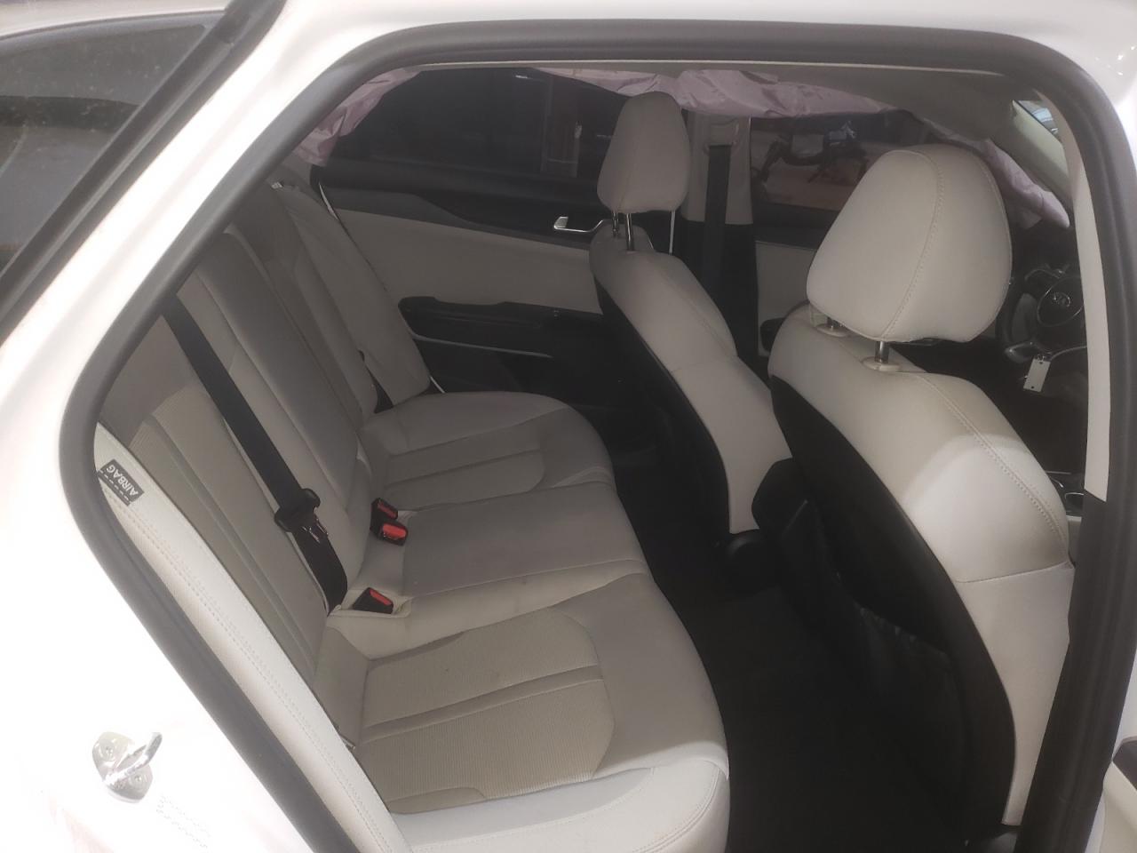 2021 Kia K5 - Image 10