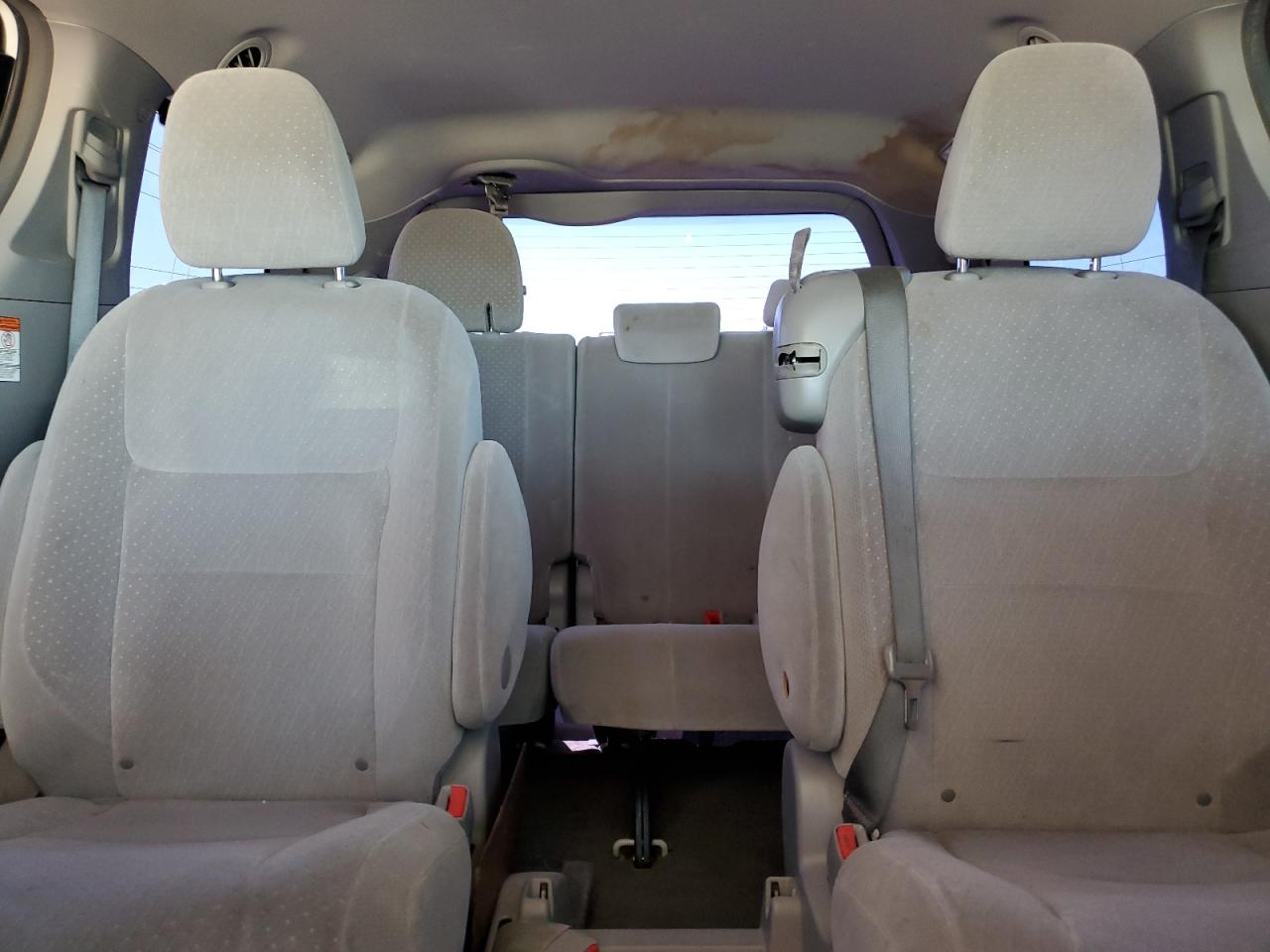 2015 Toyota Sienna - Image 10