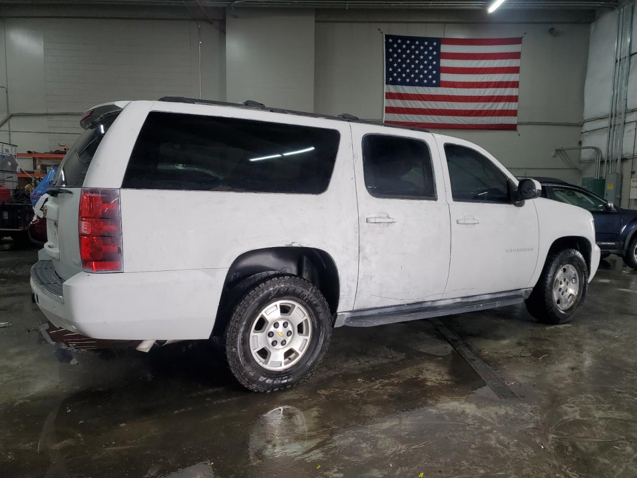 2012 Chevrolet Suburban - Image 3
