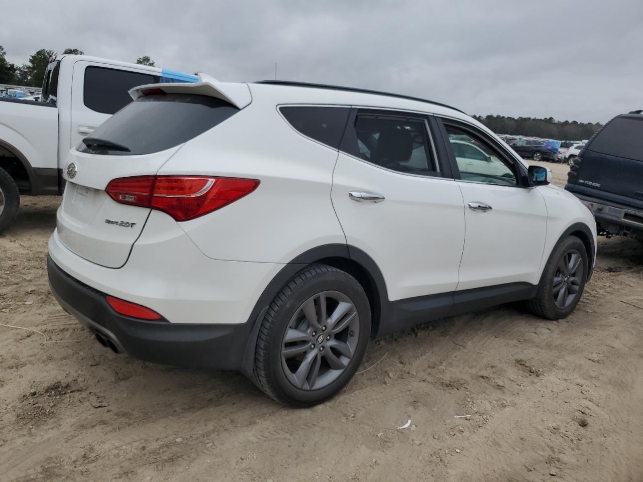 2014 Hyundai Santa Fe - Image 3