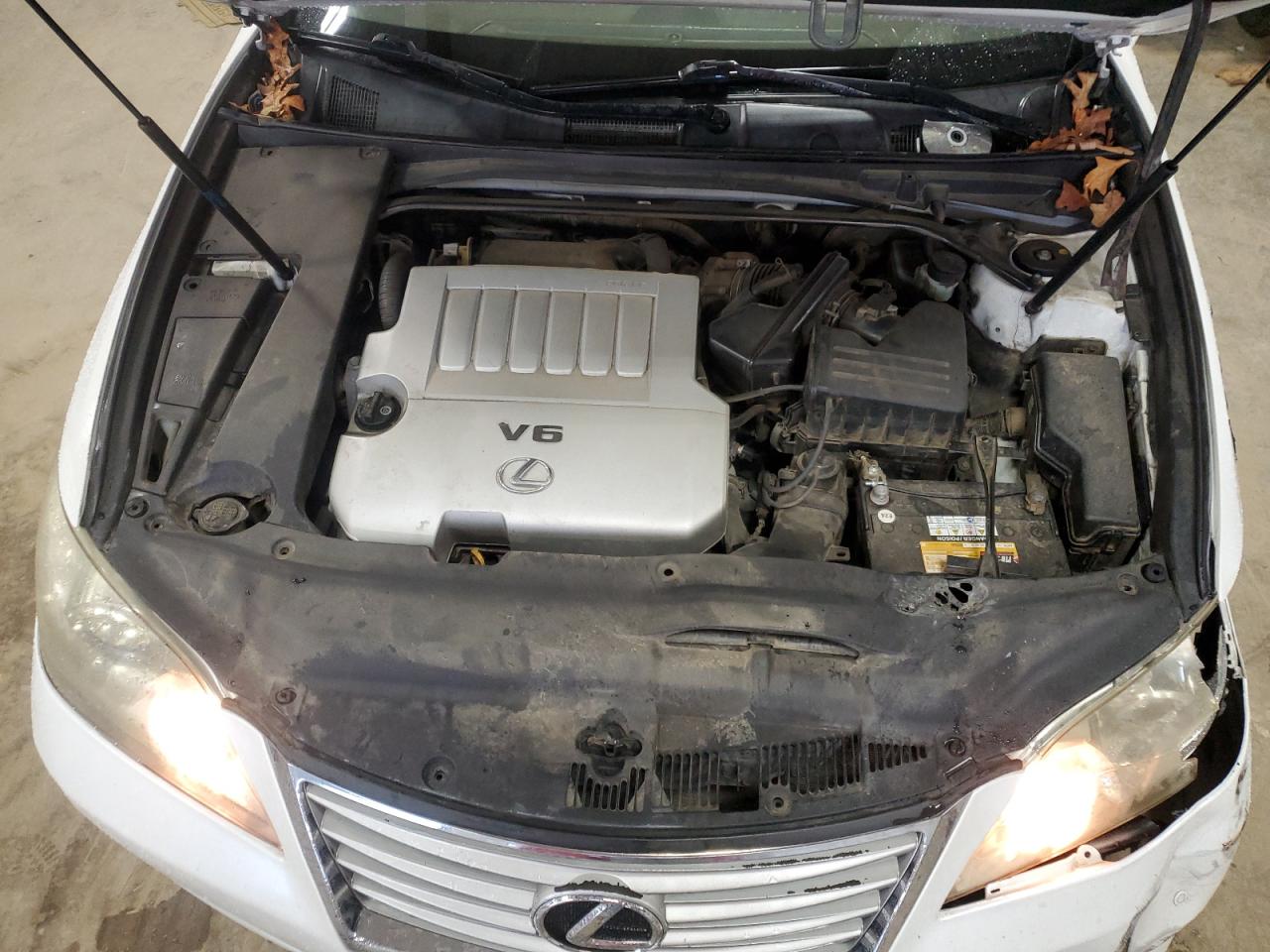 2011 Lexus ES - Image 11