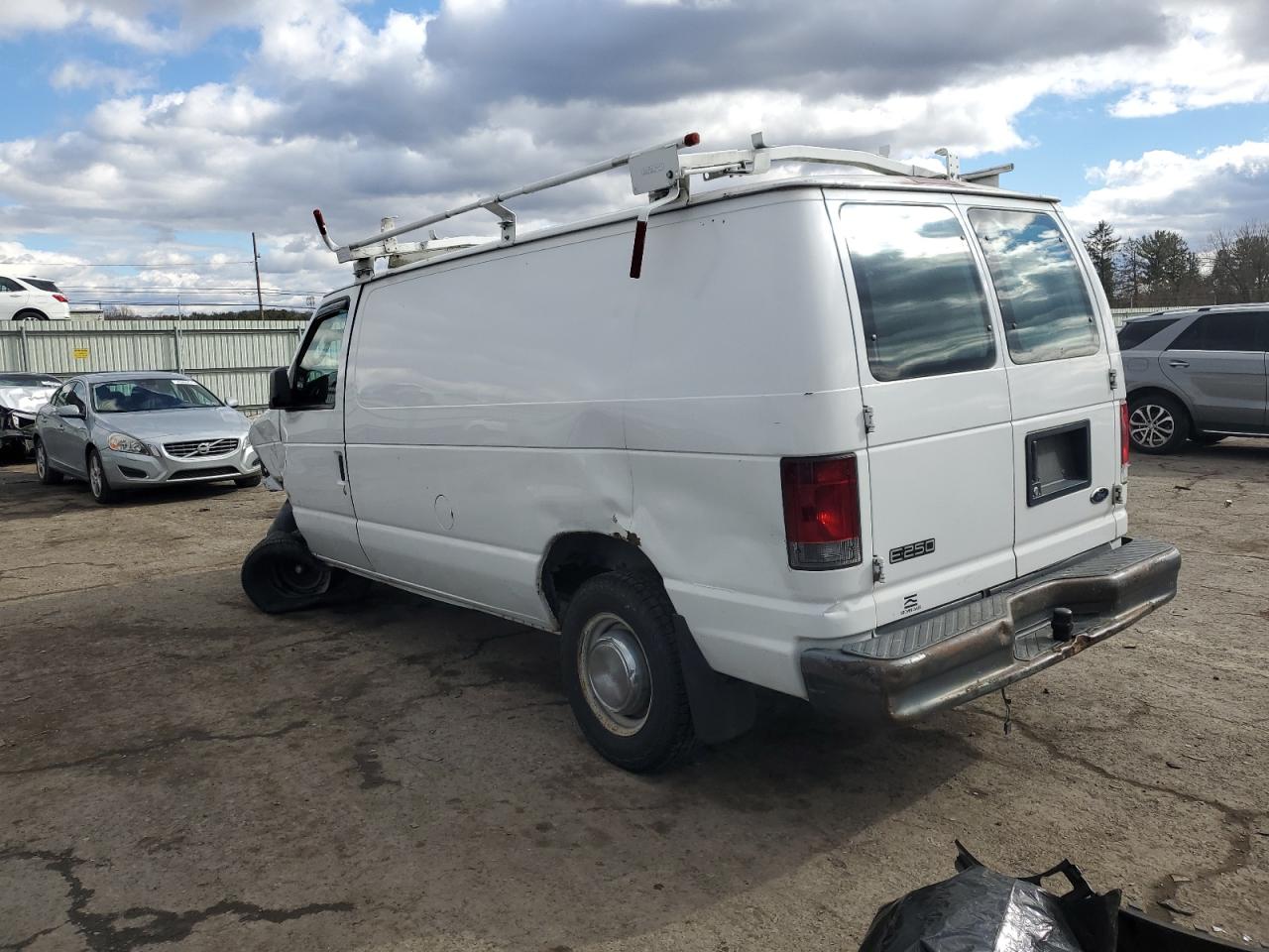 2005 Ford Econoline - Image 2