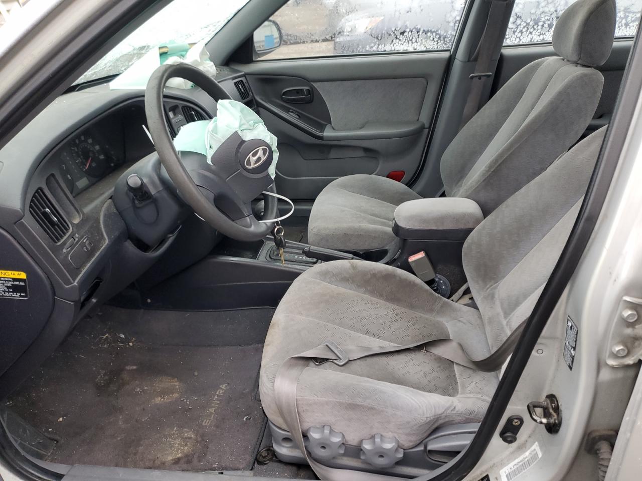 2004 Hyundai Elantra - Image 7