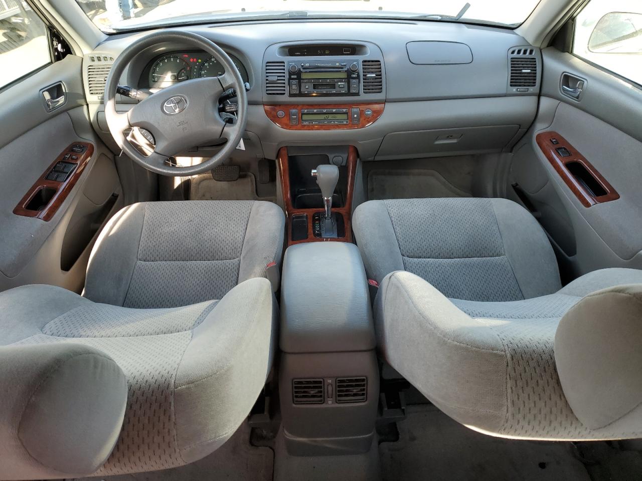 2004 Toyota Camry - Image 8