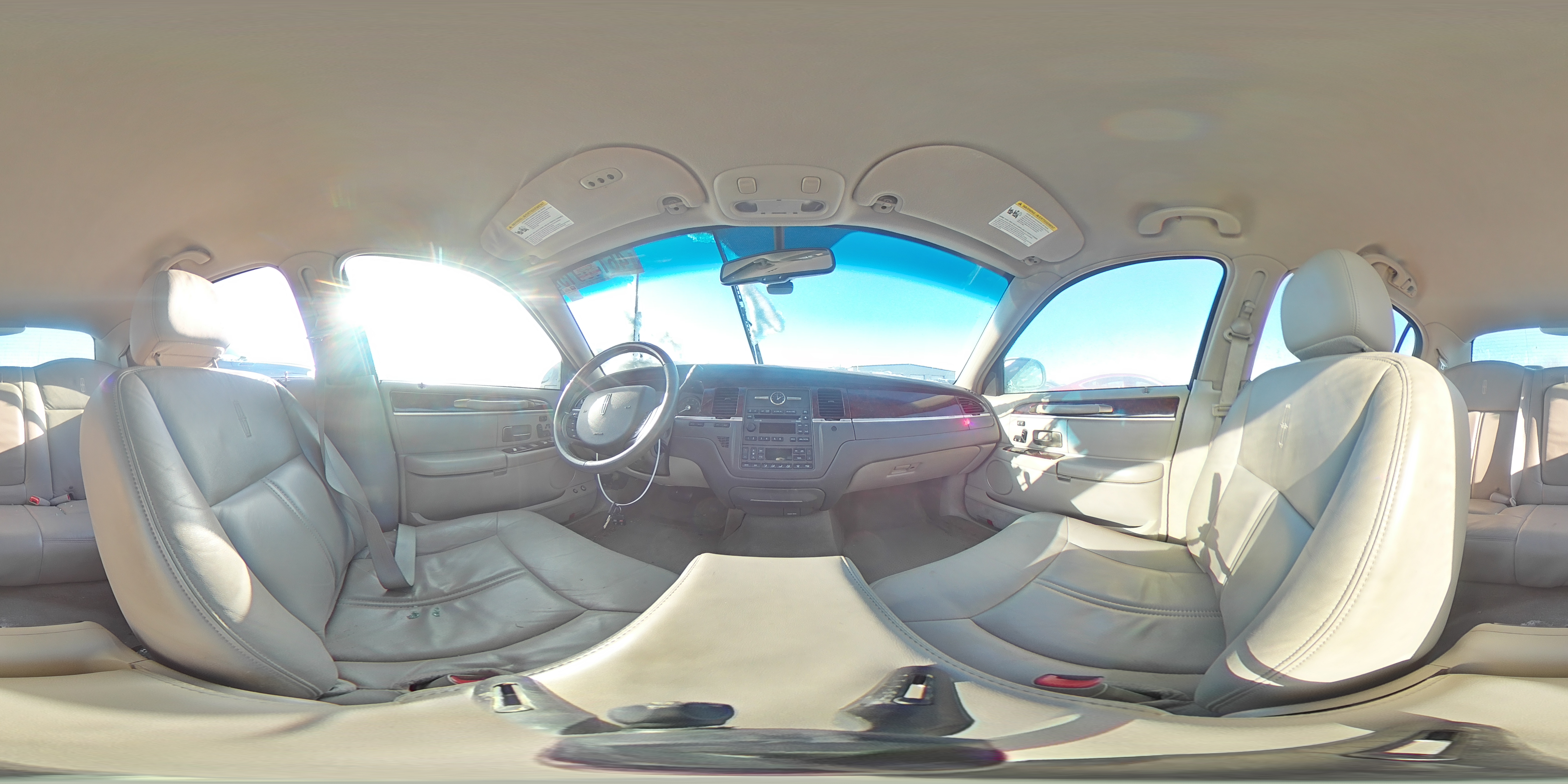 2010 Lincoln Town Car - Image 12
